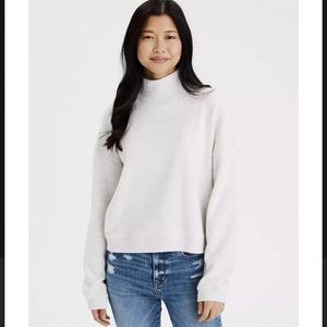 American Eagle Cropped Fleece Mockneck Sweatshirt in Heather Gray size Large